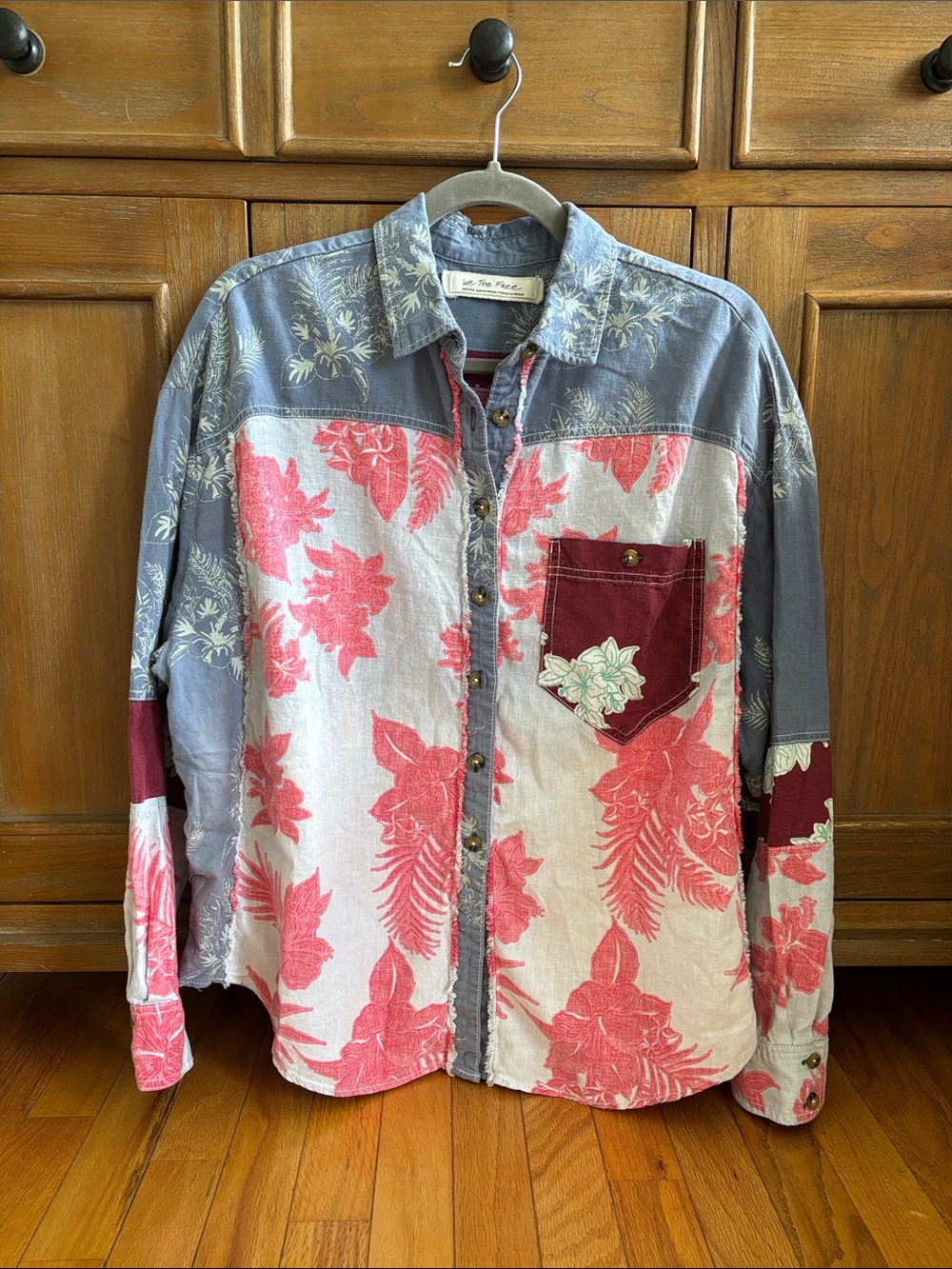 Free People We the Free Chasing Waves Button-down in Chambray, size M - Picture 3 of 9